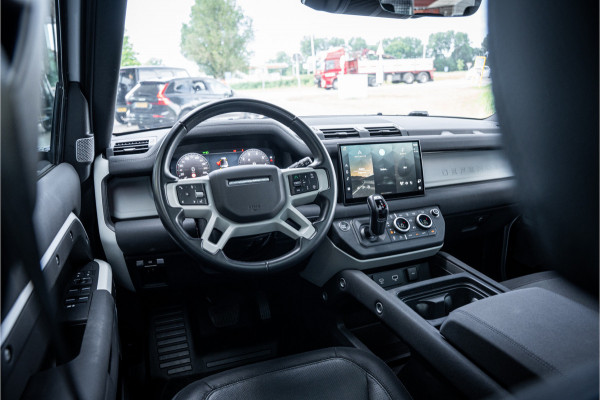 Land Rover Defender 130 3.0 P400 130 X-Dynamic SE 8-p ** Panodak ** Trekhaak ** Meridian ** Treeplanken ** URBAN ** Memory ** 23 inch ** Ventilatie