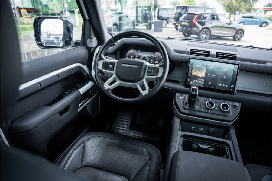 Land Rover Defender 130 3.0 P400 130 X-Dynamic SE 8-p ** Panodak ** Trekhaak ** Meridian ** Treeplanken ** URBAN ** Memory ** 23 inch ** Ventilatie