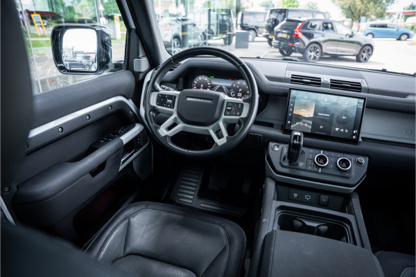 Land Rover Defender 130 3.0 P400 130 X-Dynamic SE 8-p ** Panodak ** Trekhaak ** Meridian ** Treeplanken ** URBAN ** Memory ** 23 inch ** Ventilatie