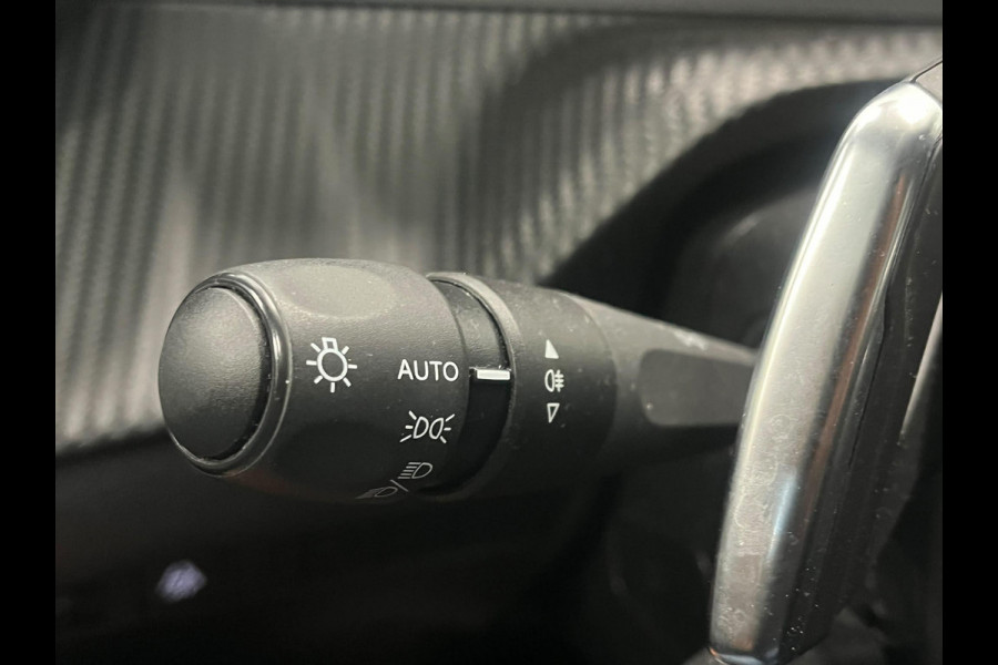 Peugeot 2008 1.2 PureTech Allure Automaat Navigatie Apple Carplay Android Auto Camera Parkeerhulp Cruise Control Full Led Climate Control Lichtmetalen velgen