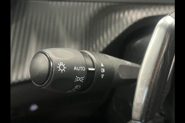 Peugeot 2008 1.2 PureTech Allure Automaat Navigatie Apple Carplay Android Auto Camera Parkeerhulp Cruise Control Full Led Climate Control Lichtmetalen velgen