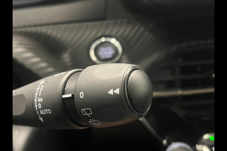 Peugeot 2008 1.2 PureTech Allure Automaat Navigatie Apple Carplay Android Auto Camera Parkeerhulp Cruise Control Full Led Climate Control Lichtmetalen velgen