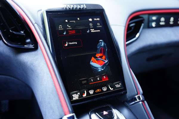 Ferrari Roma 3.9 V8 HELE / Passenger Display / Carbon / Apple Carplay