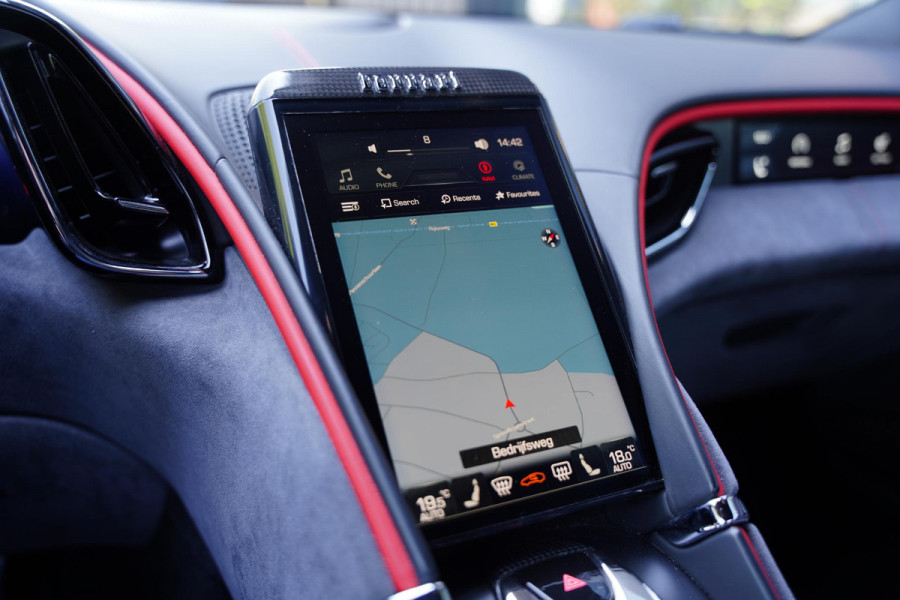 Ferrari Roma 3.9 V8 HELE / Passenger Display / Carbon / Apple Carplay