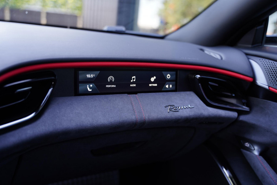 Ferrari Roma 3.9 V8 HELE / Passenger Display / Carbon / Apple Carplay