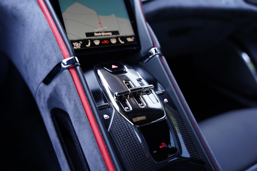 Ferrari Roma 3.9 V8 HELE / Passenger Display / Carbon / Apple Carplay