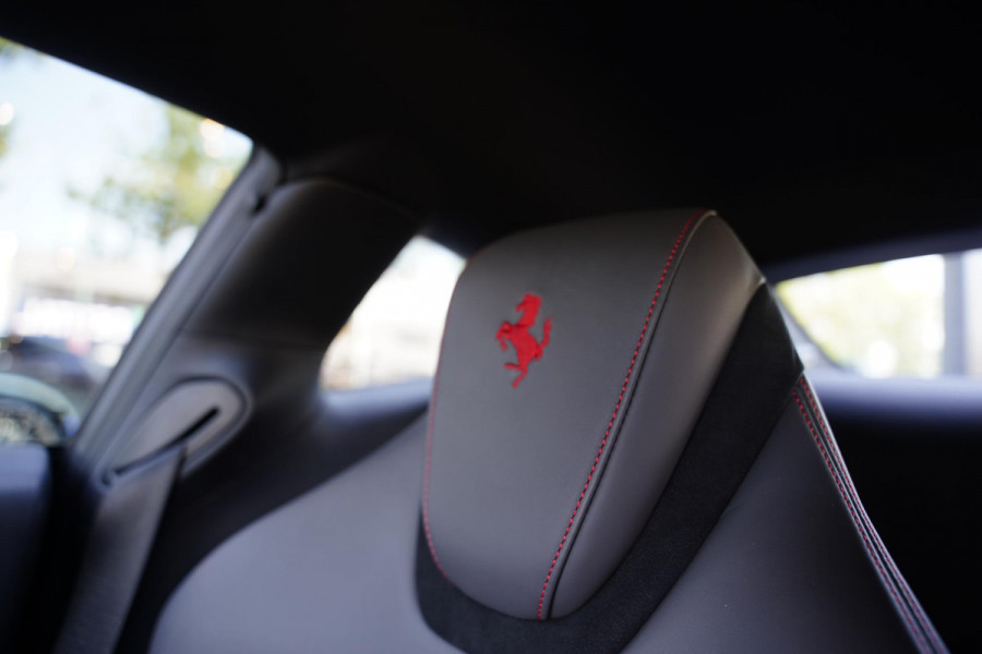 Ferrari Roma 3.9 V8 HELE / Passenger Display / Carbon / Apple Carplay