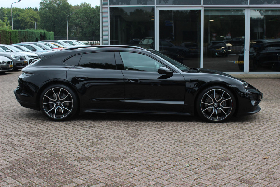 Porsche Taycan Sport Turismo 93 kWh / SoH 92,5% / Panoramadak / Camera / Passenger Display / Adaptieve Stoelen / Luchtvering / 21'' / Keyless / Sportchrono / CarPlay / Stoel+Stuurverwarming / Dodehoek / DAB / ACC / Warmtepomp