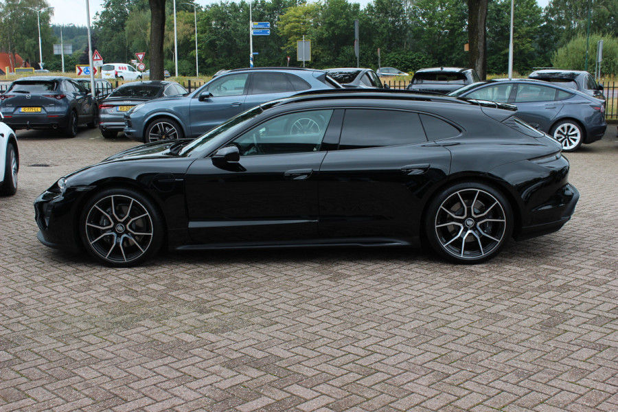 Porsche Taycan Sport Turismo 93 kWh / SoH 92,5% / Panoramadak / Camera / Passenger Display / Adaptieve Stoelen / Luchtvering / 21'' / Keyless / Sportchrono / CarPlay / Stoel+Stuurverwarming / Dodehoek / DAB / ACC / Warmtepomp