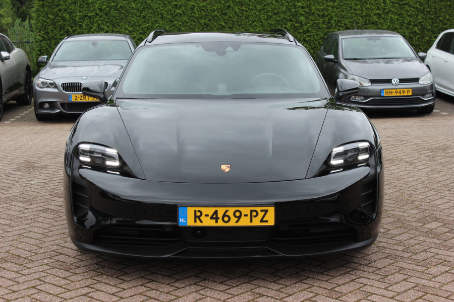 Porsche Taycan Sport Turismo 93 kWh / SoH 92,5% / Panoramadak / Camera / Passenger Display / Adaptieve Stoelen / Luchtvering / 21'' / Keyless / Sportchrono / CarPlay / Stoel+Stuurverwarming / Dodehoek / DAB / ACC / Warmtepomp