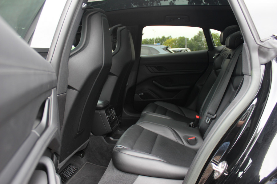 Porsche Taycan Sport Turismo 93 kWh / SoH 92,5% / Panoramadak / Camera / Passenger Display / Adaptieve Stoelen / Luchtvering / 21'' / Keyless / Sportchrono / CarPlay / Stoel+Stuurverwarming / Dodehoek / DAB / ACC / Warmtepomp