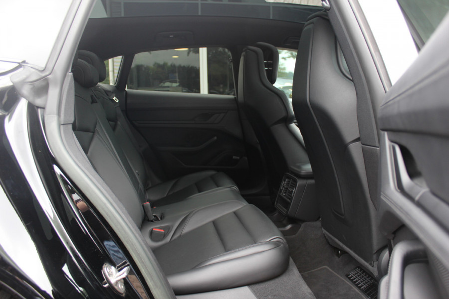 Porsche Taycan Sport Turismo 93 kWh / SoH 92,5% / Panoramadak / Camera / Passenger Display / Adaptieve Stoelen / Luchtvering / 21'' / Keyless / Sportchrono / CarPlay / Stoel+Stuurverwarming / Dodehoek / DAB / ACC / Warmtepomp