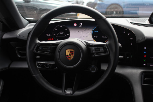 Porsche Taycan Sport Turismo 93 kWh / SoH 92,5% / Panoramadak / Camera / Passenger Display / Adaptieve Stoelen / Luchtvering / 21'' / Keyless / Sportchrono / CarPlay / Stoel+Stuurverwarming / Dodehoek / DAB / ACC / Warmtepomp