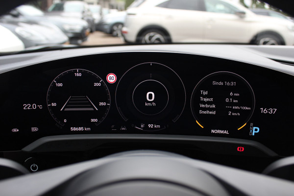 Porsche Taycan Sport Turismo 93 kWh / SoH 92,5% / Panoramadak / Camera / Passenger Display / Adaptieve Stoelen / Luchtvering / 21'' / Keyless / Sportchrono / CarPlay / Stoel+Stuurverwarming / Dodehoek / DAB / ACC / Warmtepomp