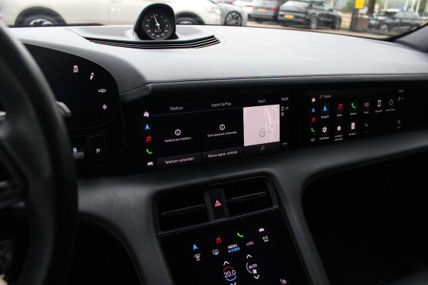 Porsche Taycan Sport Turismo 93 kWh / SoH 92,5% / Panoramadak / Camera / Passenger Display / Adaptieve Stoelen / Luchtvering / 21'' / Keyless / Sportchrono / CarPlay / Stoel+Stuurverwarming / Dodehoek / DAB / ACC / Warmtepomp