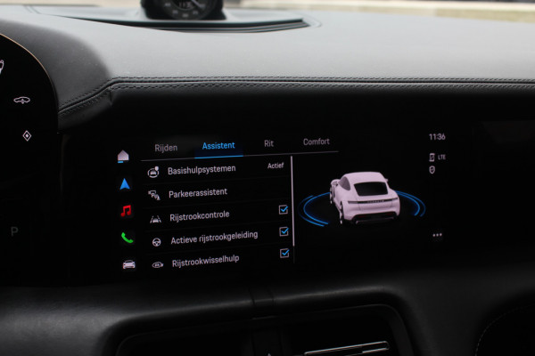 Porsche Taycan Sport Turismo 93 kWh / SoH 92,5% / Panoramadak / Camera / Passenger Display / Adaptieve Stoelen / Luchtvering / 21'' / Keyless / Sportchrono / CarPlay / Stoel+Stuurverwarming / Dodehoek / DAB / ACC / Warmtepomp