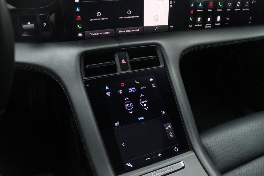Porsche Taycan Sport Turismo 93 kWh / SoH 92,5% / Panoramadak / Camera / Passenger Display / Adaptieve Stoelen / Luchtvering / 21'' / Keyless / Sportchrono / CarPlay / Stoel+Stuurverwarming / Dodehoek / DAB / ACC / Warmtepomp