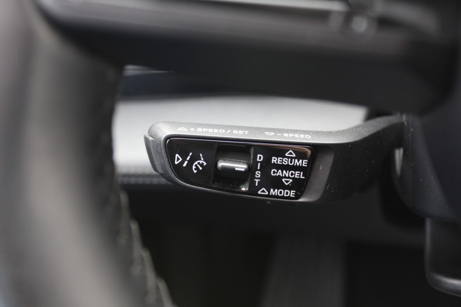 Porsche Taycan Sport Turismo 93 kWh / SoH 92,5% / Panoramadak / Camera / Passenger Display / Adaptieve Stoelen / Luchtvering / 21'' / Keyless / Sportchrono / CarPlay / Stoel+Stuurverwarming / Dodehoek / DAB / ACC / Warmtepomp