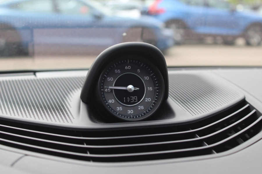Porsche Taycan Sport Turismo 93 kWh / SoH 92,5% / Panoramadak / Camera / Passenger Display / Adaptieve Stoelen / Luchtvering / 21'' / Keyless / Sportchrono / CarPlay / Stoel+Stuurverwarming / Dodehoek / DAB / ACC / Warmtepomp
