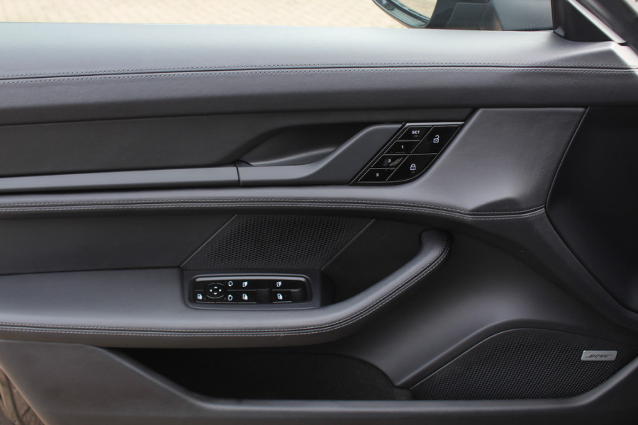 Porsche Taycan Sport Turismo 93 kWh / SoH 92,5% / Panoramadak / Camera / Passenger Display / Adaptieve Stoelen / Luchtvering / 21'' / Keyless / Sportchrono / CarPlay / Stoel+Stuurverwarming / Dodehoek / DAB / ACC / Warmtepomp