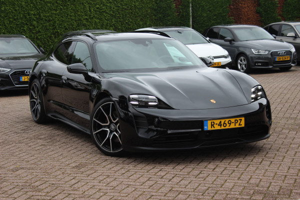 Porsche Taycan Sport Turismo 93 kWh / SoH 92,5% / Panoramadak / Camera / Passenger Display / Adaptieve Stoelen / Luchtvering / 21'' / Keyless / Sportchrono / CarPlay / Stoel+Stuurverwarming / Dodehoek / DAB / ACC / Warmtepomp
