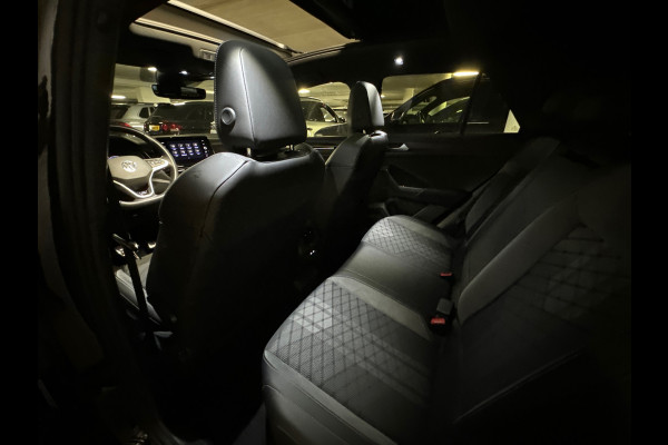 Volkswagen T-Roc 1.5 TSI R-Line Pano|IQ|Keyles|CarPlay|Sfeer