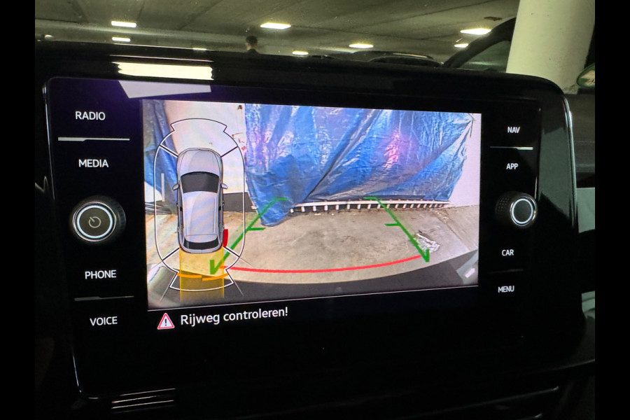 Volkswagen T-Roc 1.5 TSI R-Line Pano|IQ|Keyles|CarPlay|Sfeer