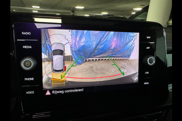 Volkswagen T-Roc 1.5 TSI R-Line Pano|IQ|Keyles|CarPlay|Sfeer