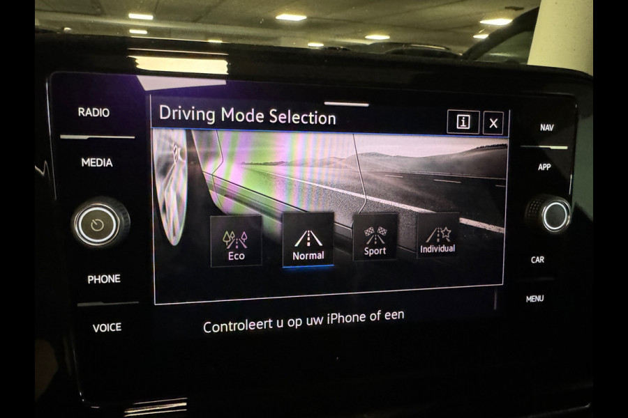 Volkswagen T-Roc 1.5 TSI R-Line Pano|IQ|Keyles|CarPlay|Sfeer