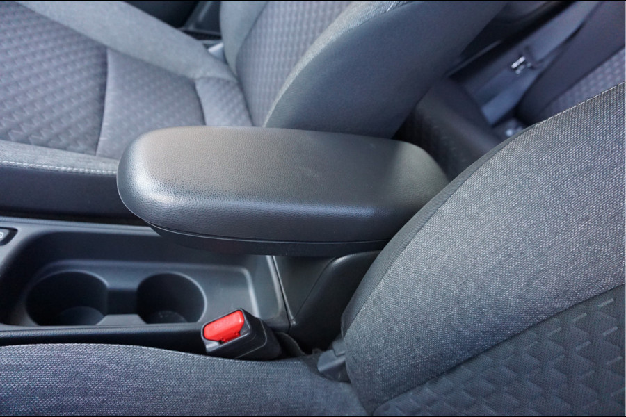 Toyota Yaris Cross 1.5 Hybrid adaptive cruise control | android auto / apple carplay