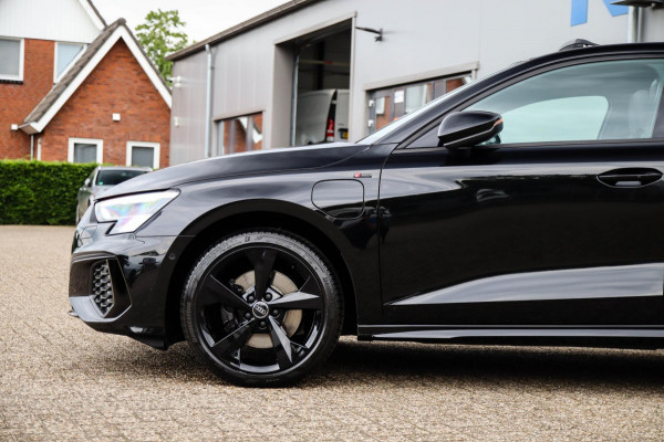 Audi A3 Sportback 40 TFSI e PHEV S Edition S-line 204pk S-Tronic! 1e|DLR|Panoramadak|Virtual Cockpit|Kuipstoelen|LED Matrix|Black