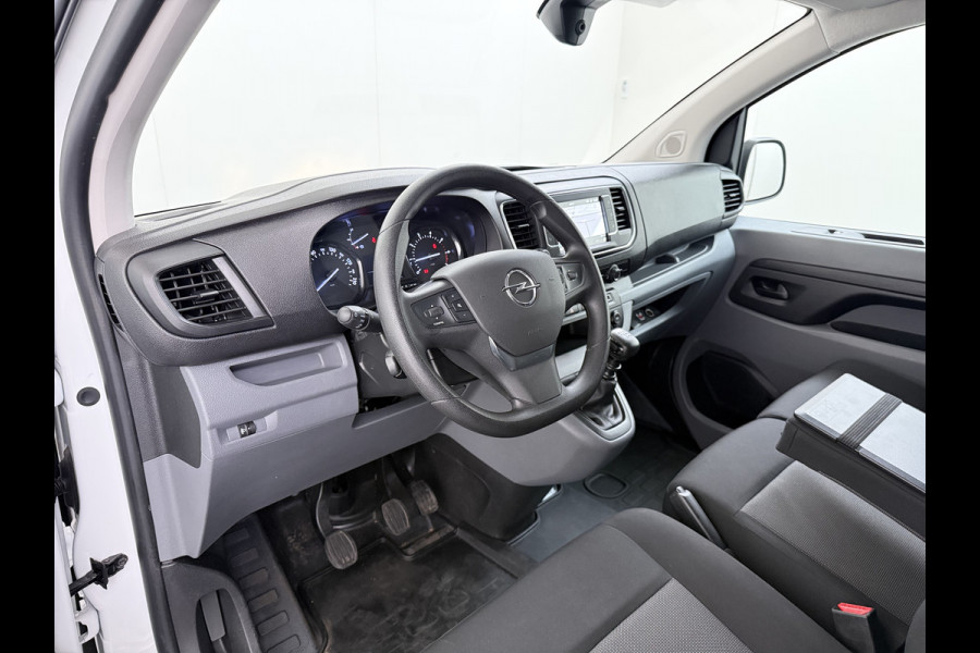 Opel Vivaro 2.0CDTI 145pk L2H1 3-Pers. Trekhaak Euro 6 Navi Apple Carplay Android Auto Airco Cruise Control Pdc Edition Regen-Lichtsensor Betonplex Vloer Wandbetimmering Schuifdeur 2.500KG Trekgewicht Origineel Nederlandse Bus