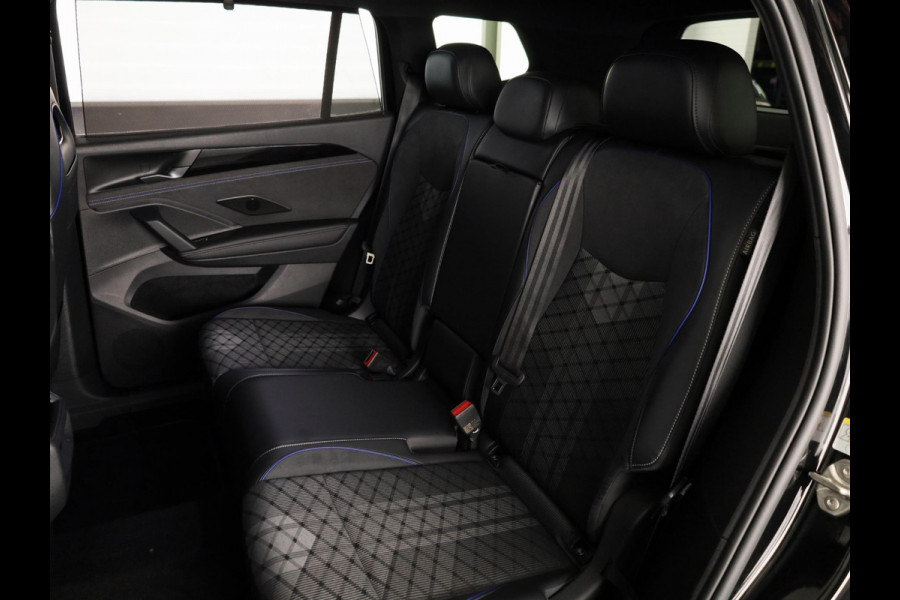 Volkswagen Tayron 1.5 eHybrid R-Line Edition 272 pk Automaat (DSG) | Verlengde garantie | Navigatie | Panoramadak | Trekhaak (wegklapbaar) | Parkeersensoren (Park assist) | Rondomzicht camera | Black Style pakket | R-Line |