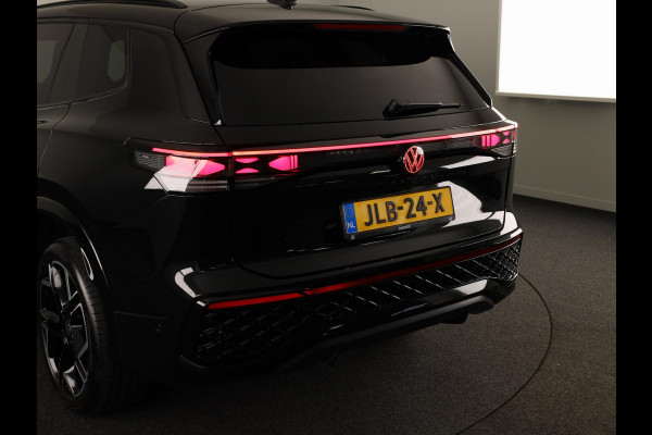 Volkswagen Tayron 1.5 eHybrid R-Line Edition 272 pk Automaat (DSG) | Verlengde garantie | Navigatie | Panoramadak | Trekhaak (wegklapbaar) | Parkeersensoren (Park assist) | Rondomzicht camera | Black Style pakket | R-Line |