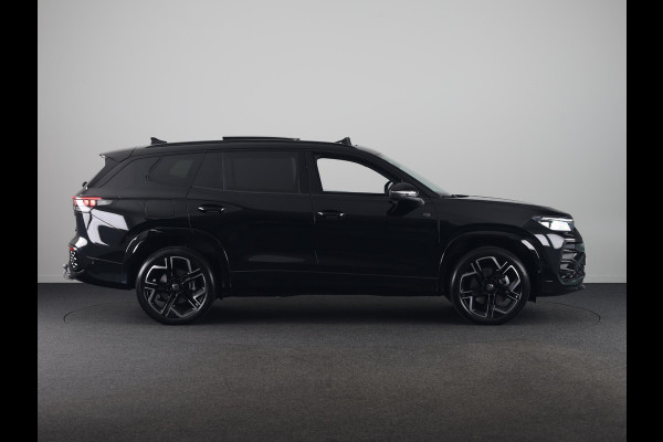 Volkswagen Tayron 1.5 eHybrid R-Line Edition 272 pk Automaat (DSG) | Verlengde garantie | Navigatie | Panoramadak | Trekhaak (wegklapbaar) | Parkeersensoren (Park assist) | Rondomzicht camera | Black Style pakket | R-Line |