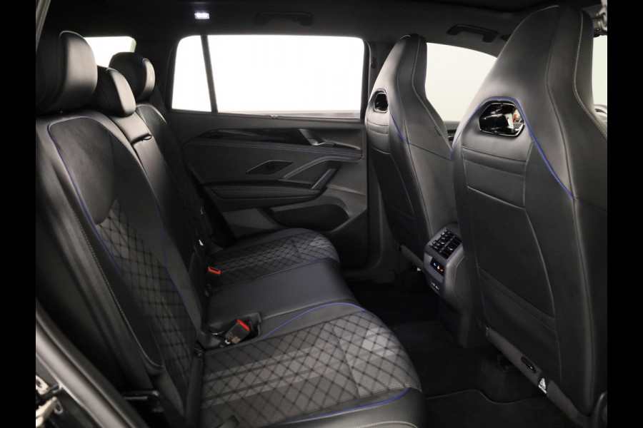 Volkswagen Tayron 1.5 eHybrid R-Line Edition 272 pk Automaat (DSG) | Verlengde garantie | Navigatie | Panoramadak | Trekhaak (wegklapbaar) | Parkeersensoren (Park assist) | Rondomzicht camera | Black Style pakket | R-Line |