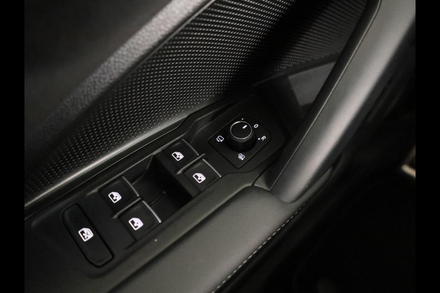 Volkswagen Tayron 1.5 eHybrid R-Line Edition 272 pk Automaat (DSG) | Verlengde garantie | Navigatie | Panoramadak | Trekhaak (wegklapbaar) | Parkeersensoren (Park assist) | Rondomzicht camera | Black Style pakket | R-Line |
