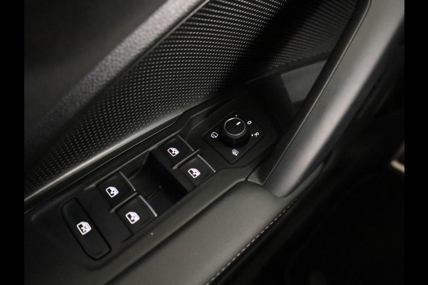 Volkswagen Tayron 1.5 eHybrid R-Line Edition 272 pk Automaat (DSG) | Verlengde garantie | Navigatie | Panoramadak | Trekhaak (wegklapbaar) | Parkeersensoren (Park assist) | Rondomzicht camera | Black Style pakket | R-Line |