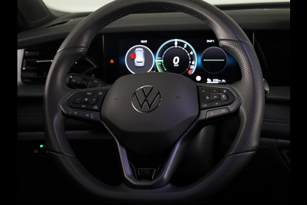 Volkswagen Tayron 1.5 eHybrid R-Line Edition 272 pk Automaat (DSG) | Verlengde garantie | Navigatie | Panoramadak | Trekhaak (wegklapbaar) | Parkeersensoren (Park assist) | Rondomzicht camera | Black Style pakket | R-Line |
