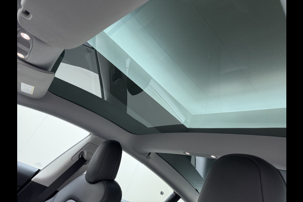 Tesla Model 3 Standard RWD Plus 60kWh Warmtepomp LFP-Accu SOH 93% AMD Ryzen™ ­Stuur+Stoelverwarming Navi Camera's Leder Adap.Cruise Elek.Achte Premium Luidsprekers Lmv 19" Led Panoramadak Google Maps® Elek.Stoelen+Memory 1e Eigenaar Origineel Nederlandse Auto