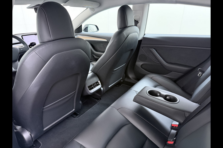 Tesla Model 3 Standard RWD Plus 60kWh Warmtepomp LFP-Accu SOH 93% AMD Ryzen™ ­Stuur+Stoelverwarming Navi Camera's Leder Adap.Cruise Elek.Achte Premium Luidsprekers Lmv 19" Led Panoramadak Google Maps® Elek.Stoelen+Memory 1e Eigenaar Origineel Nederlandse Auto