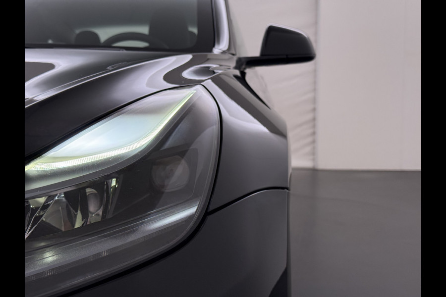 Tesla Model 3 Standard RWD Plus 60kWh Warmtepomp LFP-Accu SOH 93% AMD Ryzen™ ­Stuur+Stoelverwarming Navi Camera's Leder Adap.Cruise Elek.Achte Premium Luidsprekers Lmv 19" Led Panoramadak Google Maps® Elek.Stoelen+Memory 1e Eigenaar Origineel Nederlandse Auto
