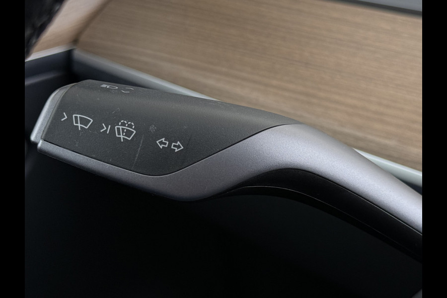 Tesla Model 3 Standard RWD Plus 60kWh Warmtepomp LFP-Accu SOH 93% AMD Ryzen™ ­Stuur+Stoelverwarming Navi Camera's Leder Adap.Cruise Elek.Achte Premium Luidsprekers Lmv 19" Led Panoramadak Google Maps® Elek.Stoelen+Memory 1e Eigenaar Origineel Nederlandse Auto