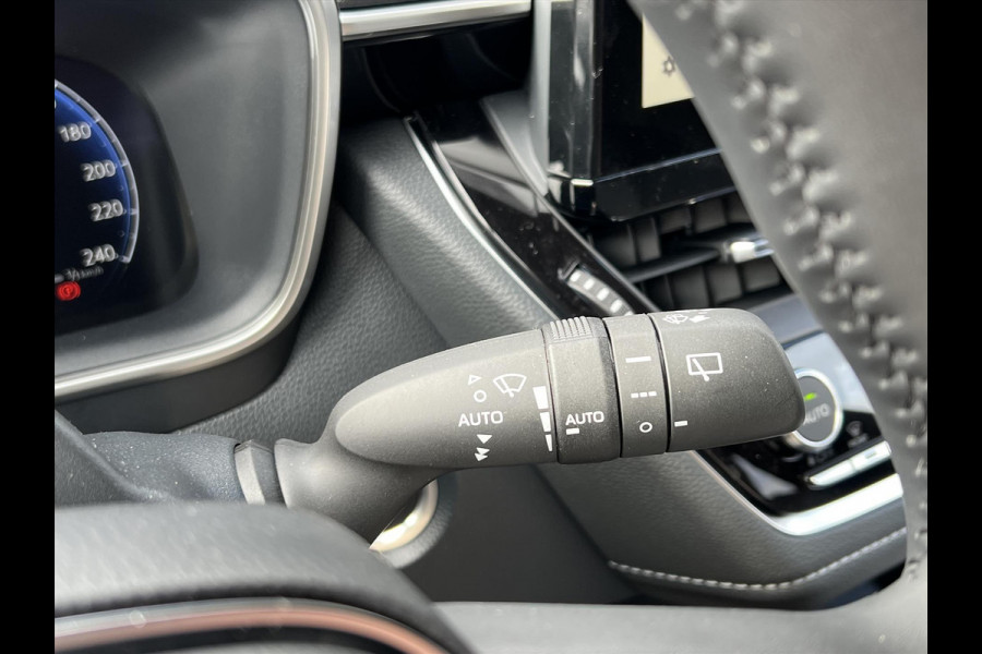 Toyota Corolla Touring Sports 140 Dynamic Plus | Stoel + Stuurverwarming, 17 inch, Parkeersensoren, Keyless, Groot scherm