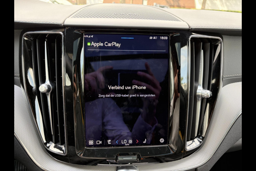 Volvo XC60 2.0 T8 Plug-in-hybrid AWD Polestar Engineered ELEKTRISCHE TREKHAAK| VOLVO DEALER ONDERHOUDEN RECENT ONDERHOUD GEHAD| ELEKTRISCHE STOELEN MET MEMORY| HARMAN KARDON| PANORAMADAK| HEAD UP DISPLAY| 360 CAMERA| ACHTERBANK VERWARMD
