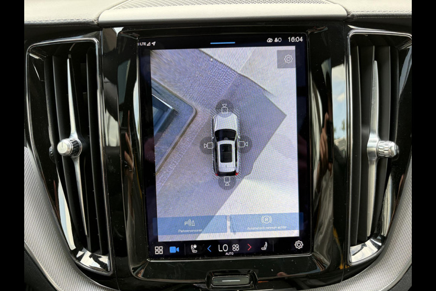 Volvo XC60 2.0 T8 Plug-in-hybrid AWD Polestar Engineered ELEKTRISCHE TREKHAAK| VOLVO DEALER ONDERHOUDEN RECENT ONDERHOUD GEHAD| ELEKTRISCHE STOELEN MET MEMORY| HARMAN KARDON| PANORAMADAK| HEAD UP DISPLAY| 360 CAMERA| ACHTERBANK VERWARMD