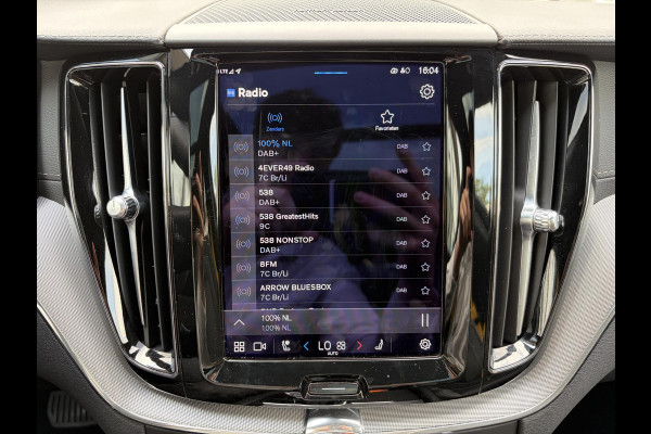 Volvo XC60 2.0 T8 Plug-in-hybrid AWD Polestar Engineered ELEKTRISCHE TREKHAAK| VOLVO DEALER ONDERHOUDEN RECENT ONDERHOUD GEHAD| ELEKTRISCHE STOELEN MET MEMORY| HARMAN KARDON| PANORAMADAK| HEAD UP DISPLAY| 360 CAMERA| ACHTERBANK VERWARMD