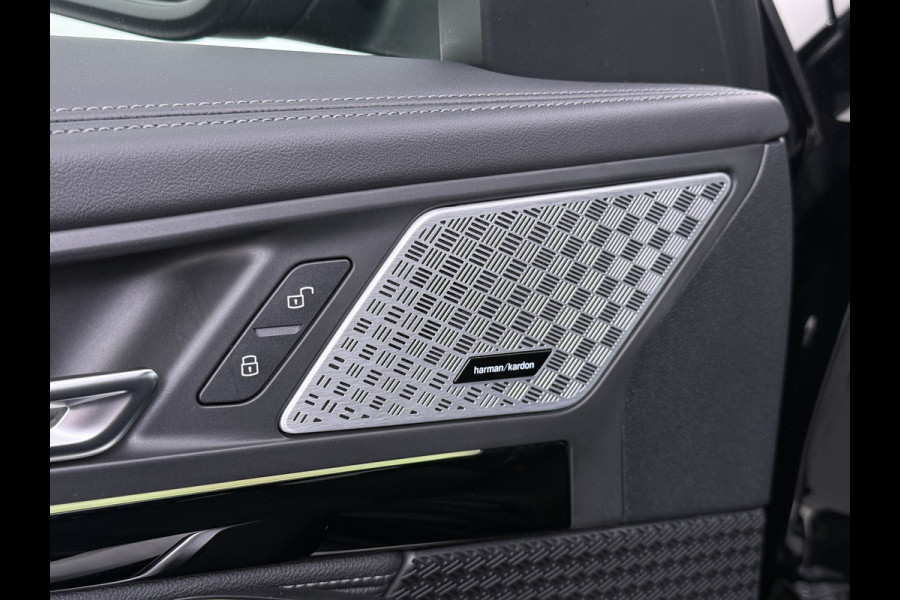 BMW iX1 xDrive30 313PK 4WD M-Pack Launch Edition SOH 100% Leder Harman/Kardon®-Audio Android Auto Apple Carplay Camera Adaptief onderste AWD Live Cockpit Plus Privacy Glas Led Elek.Achterklep Lmv 19" Isofix DAB Origineel Nederlandse Auto