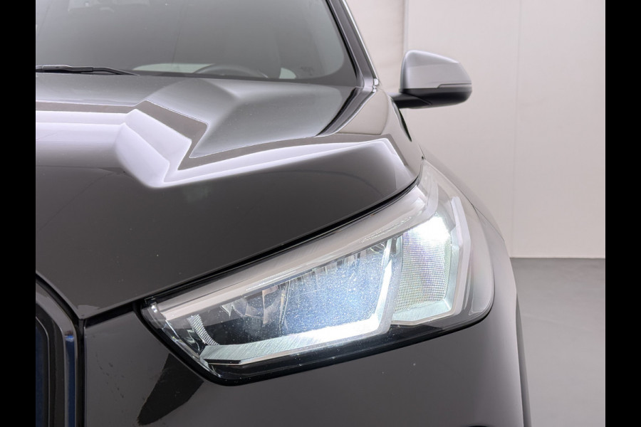 BMW iX1 xDrive30 313PK 4WD M-Pack Launch Edition SOH 100% Leder Harman/Kardon®-Audio Android Auto Apple Carplay Camera Adaptief onderste AWD Live Cockpit Plus Privacy Glas Led Elek.Achterklep Lmv 19" Isofix DAB Origineel Nederlandse Auto