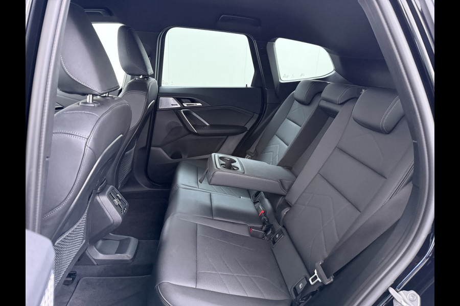 BMW iX1 xDrive30 313PK 4WD M-Pack Launch Edition SOH 100% Leder Harman/Kardon®-Audio Android Auto Apple Carplay Camera Adaptief onderste AWD Live Cockpit Plus Privacy Glas Led Elek.Achterklep Lmv 19" Isofix DAB Origineel Nederlandse Auto